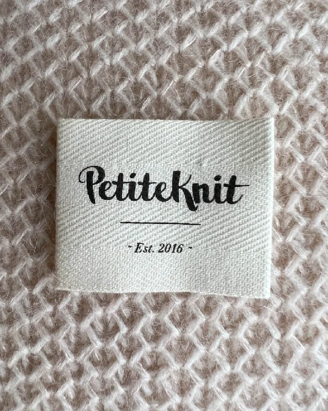 - ​​Pet toys under 10 yuan"PetiteKnit - Est. 2016"-label